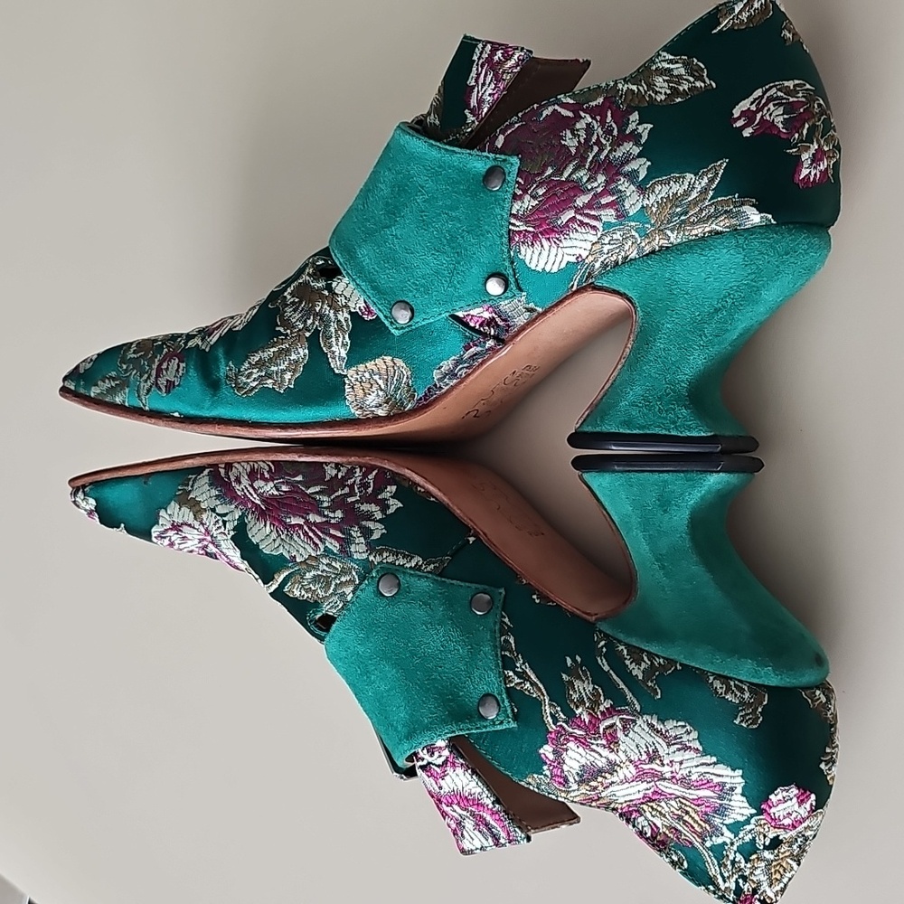 John Fluevog Green Bishop Heels - Picture 3 of 6